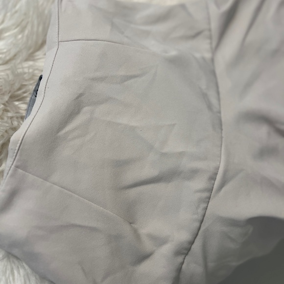 Elegant Cream Zara Skirt with Bow Detail - Picture 4 of 4